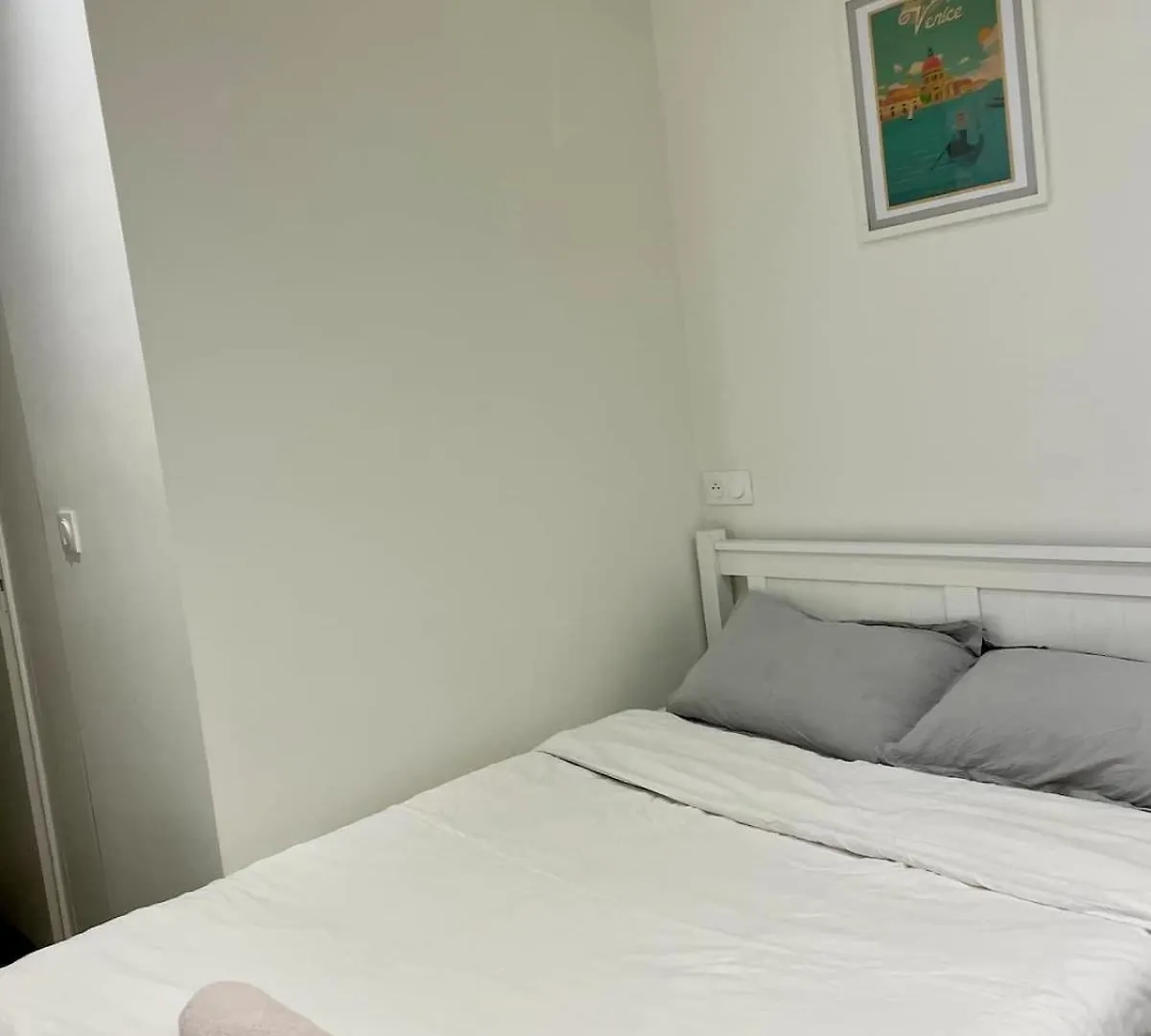 Private Studio 15M2 A Porte Maillot contacts